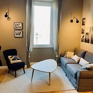 https://vatican-luxury-house-rome.it-romehotels.com